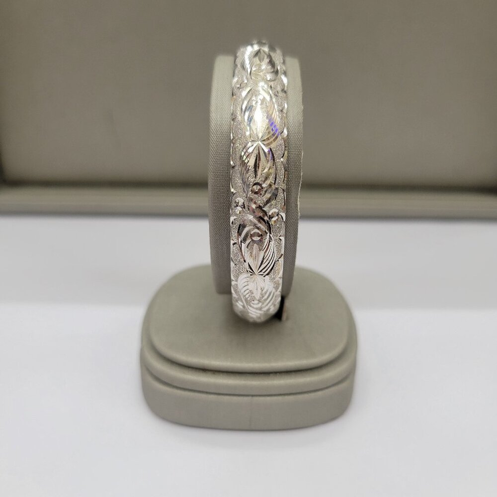 Hawaiian Style Bangle w/Floral Designs - 18kt White Gold